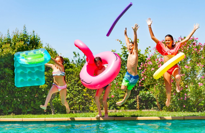 Saltwater vs. Chlorine Pools: What’s Actually Better for Your Pool?